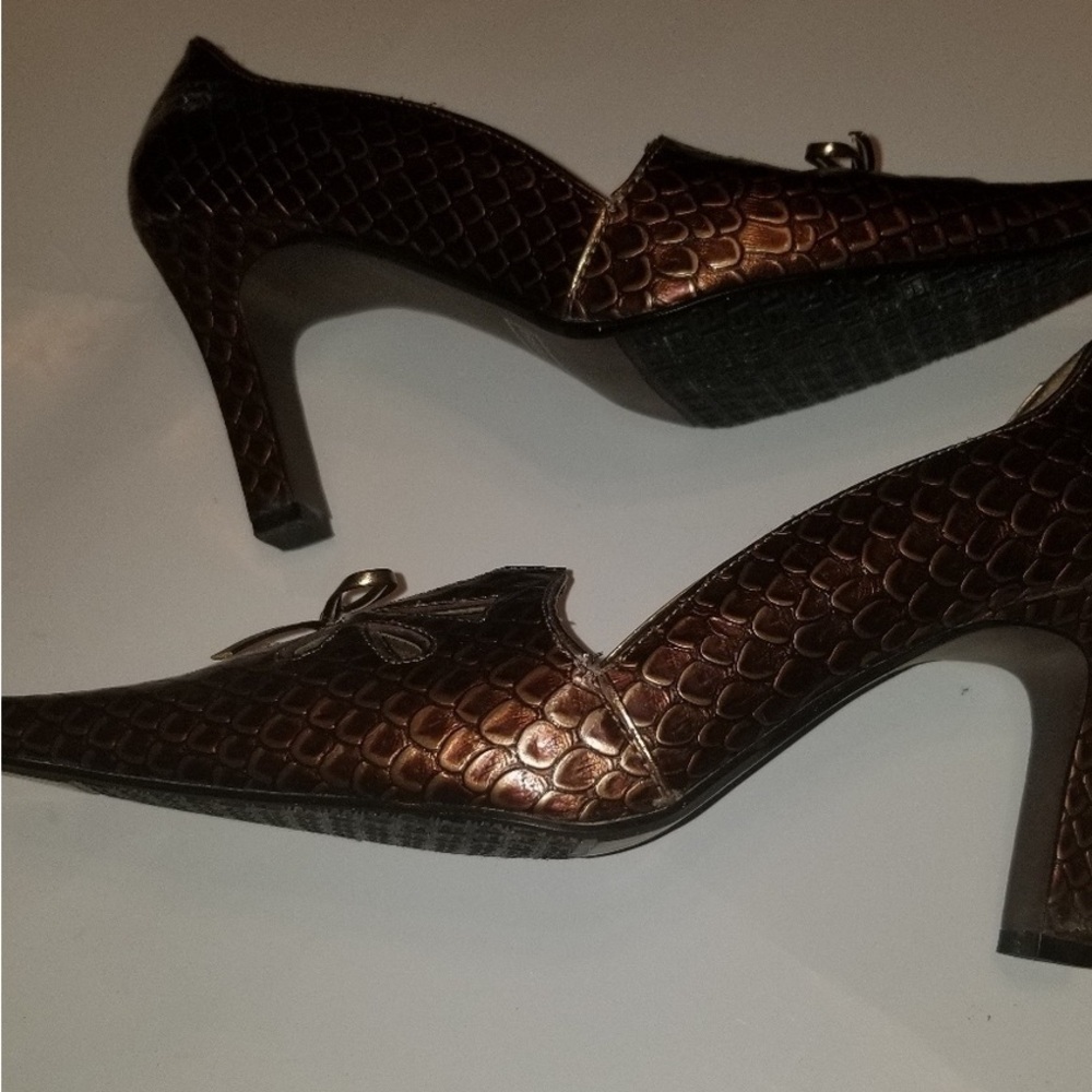 Pointed Toe Brown Metallic Textured Women's Pumps